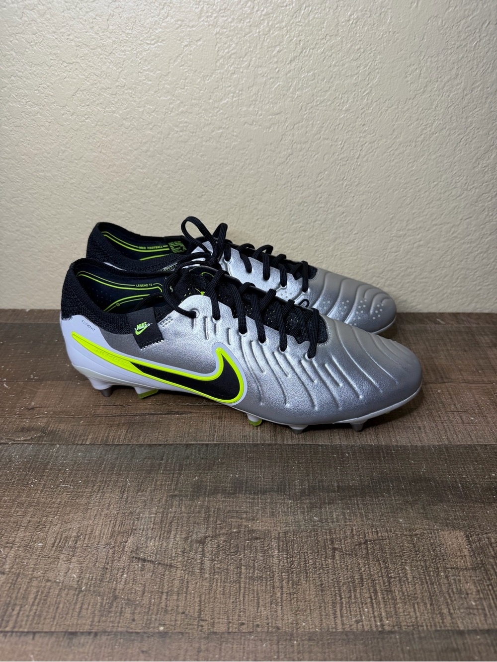 Nike Tiempo Legend 10 Elite SG Pro P “Mad Voltage Pack”
- Size 8.5 Men.